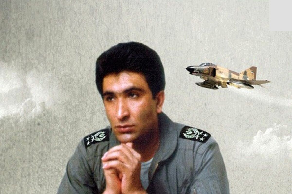«شهید عباس دوران» در روز فارغ التحصیلی خلبانی در آمریکا