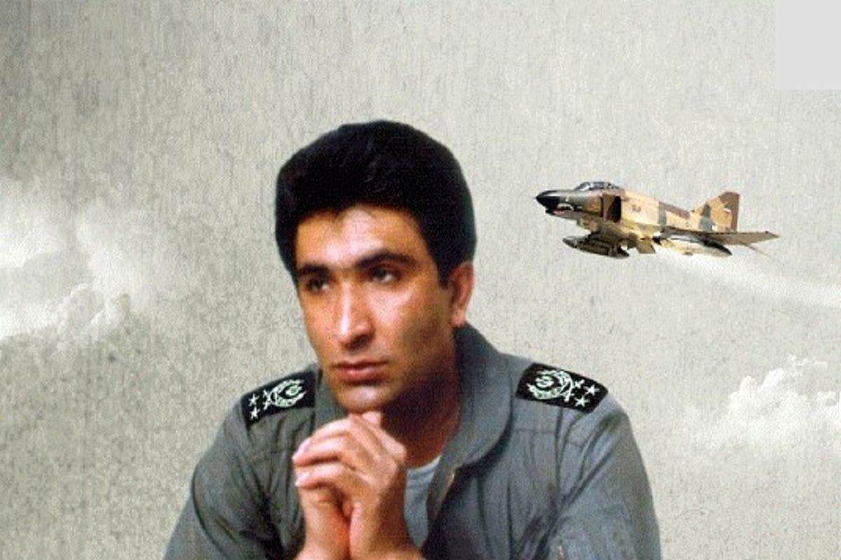 «شهید عباس دوران» در روز فارغ التحصیلی خلبانی در آمریکا