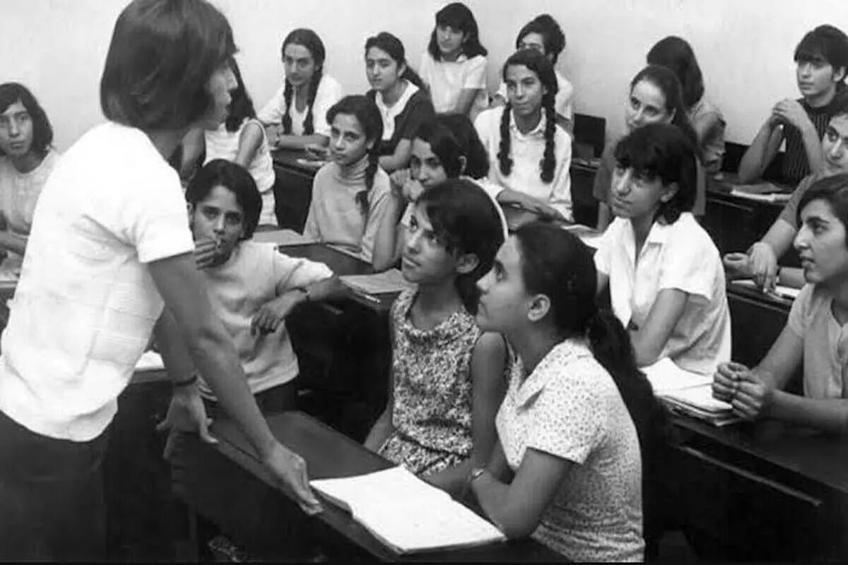 بخشنامه آموزش و پرورش: پوشیدن مینی ژوپ در مدارس ممنوع شد