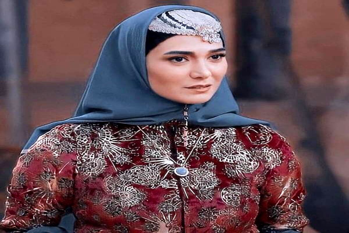 کیف عجیب بازیگر سریال بانوی عمارت در یک مراسم/ عکس