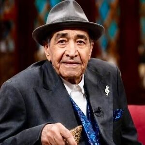 سنگ مزار ایرج خواجه‌امیری نصب شد