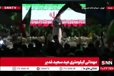 خواننده لس‌آنجلسی در میدان امام حسین روی استیج رفت