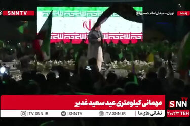 خواننده لس‌آنجلسی در میدان امام حسین روی استیج رفت