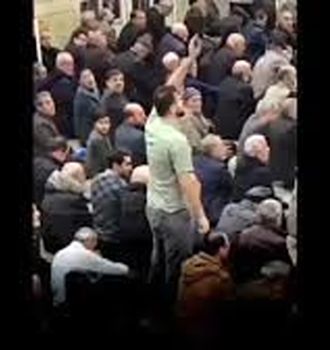 فریادهای اعتراضی جوان همدانی در نماز جمعه: نمازگزاران برایش کف زدند/ ویدئو