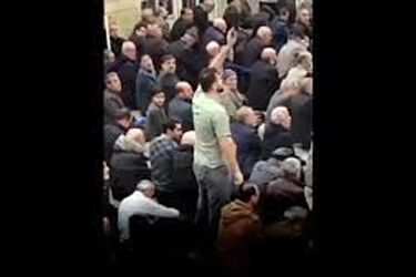 فریادهای اعتراضی جوان همدانی در نماز جمعه: نمازگزاران برایش کف زدند/ ویدئو