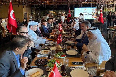 جنجال یک عکس/ بریز و بپاش در سفارتخانه‌ها در شرایط سخت معیشتی
