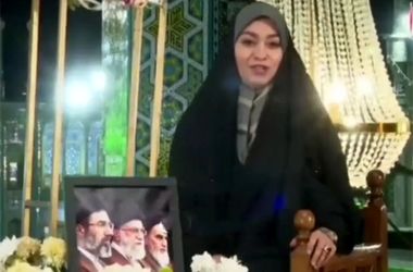 سقوط عجیب لوستر و دکور برنامه رویِ سر مجری!/ ویدئو