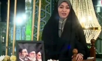 سقوط عجیب لوستر و دکور برنامه رویِ سر مجری!/ ویدئو