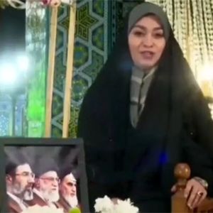 سقوط عجیب لوستر و دکور برنامه رویِ سر مجری!/ ویدئو