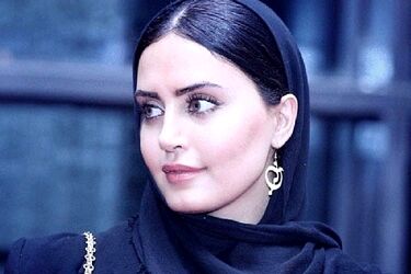 «الناز شاکردوست» در حال خوردن صبحانه در پشت‌صحنه «شبی که ماه کامل شد»