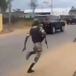 اسکورت آقای رئیس‌جمهور به سگ هم رحم نمی‌کند!/ ویدئو