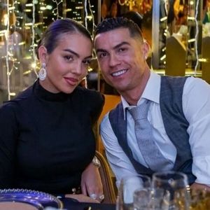 درخشش چند میلیاردی رونالدو و جورجینا روی فرمان بوگاتی/ عکس