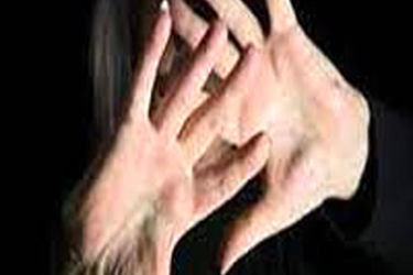 دختر دانشجو در حمام بود که مرد همسایه بی لباس داخل شد/ عکس