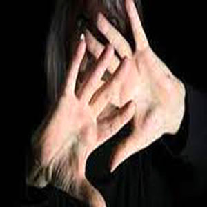 دختر دانشجو در حمام بود که مرد همسایه بی لباس داخل شد/ عکس