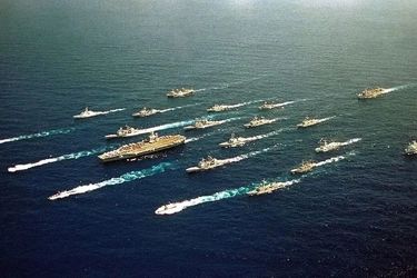 چرا ناو هواپیمابر آبراهام لینکلن شکست‌ناپذیر نیست؟ 