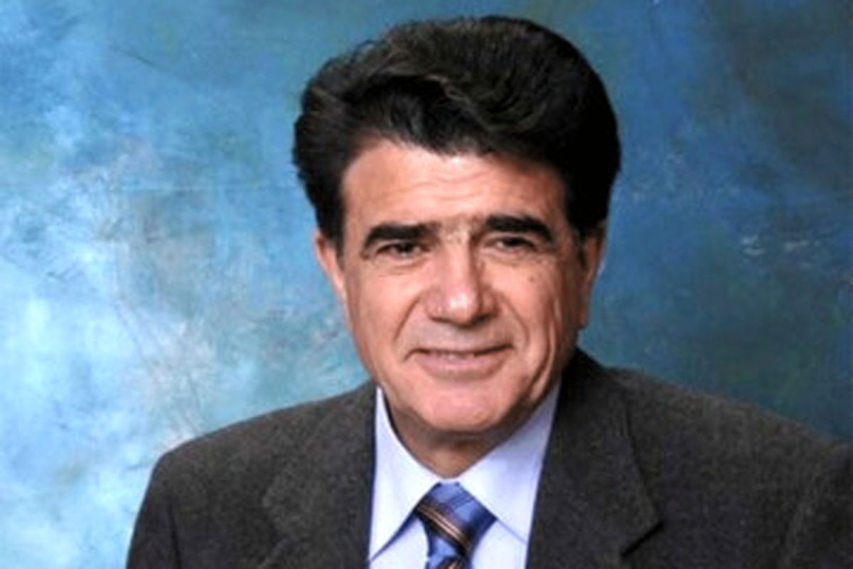 محمدرضا شجریان در کنار دیوار برلین پیش از فروپاشی