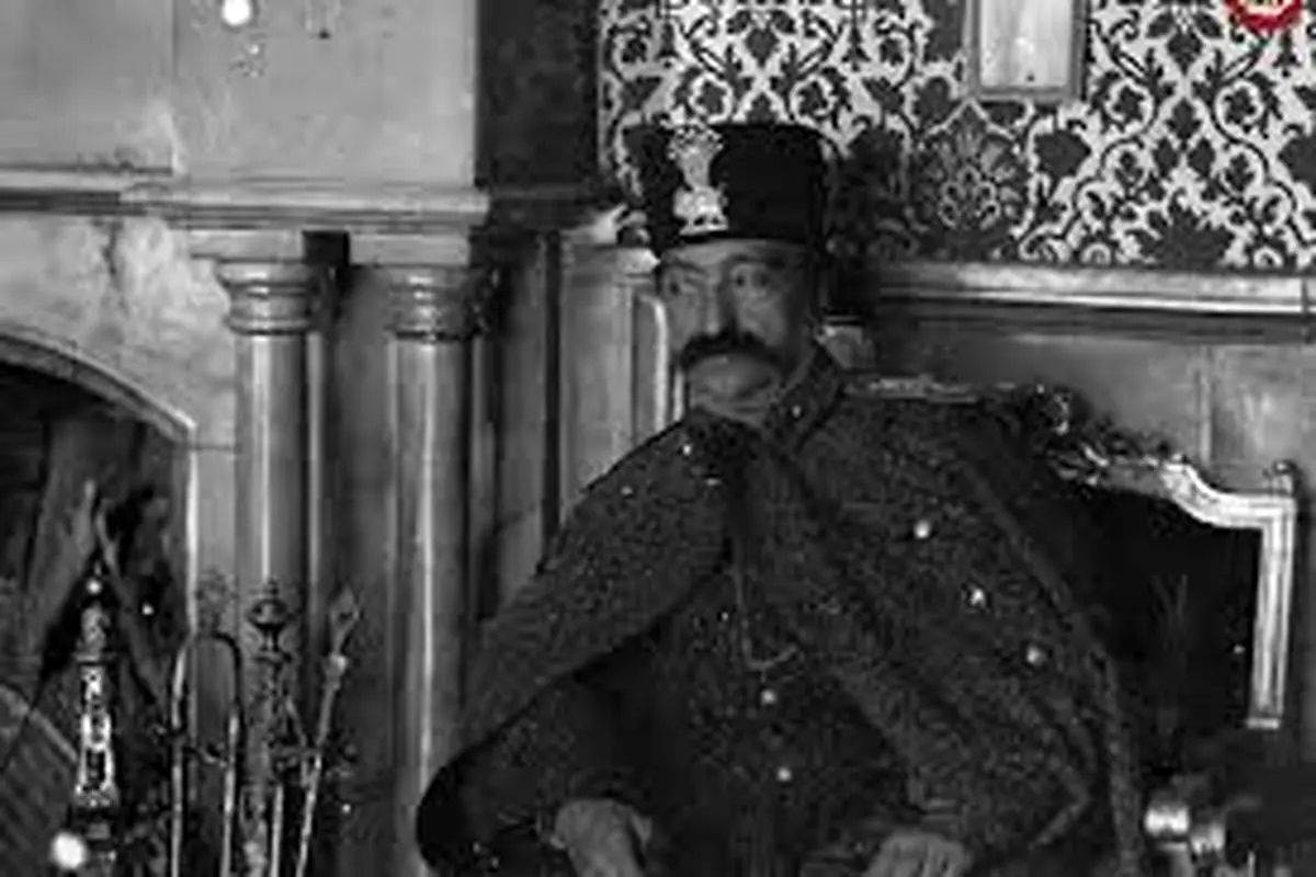 یکی از زیباترین زنان ناصرالدین شاه با لباس چینی/ عکس