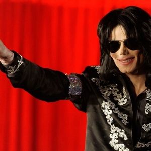 «مایکل جکسون» در کنار خانواده / عکس