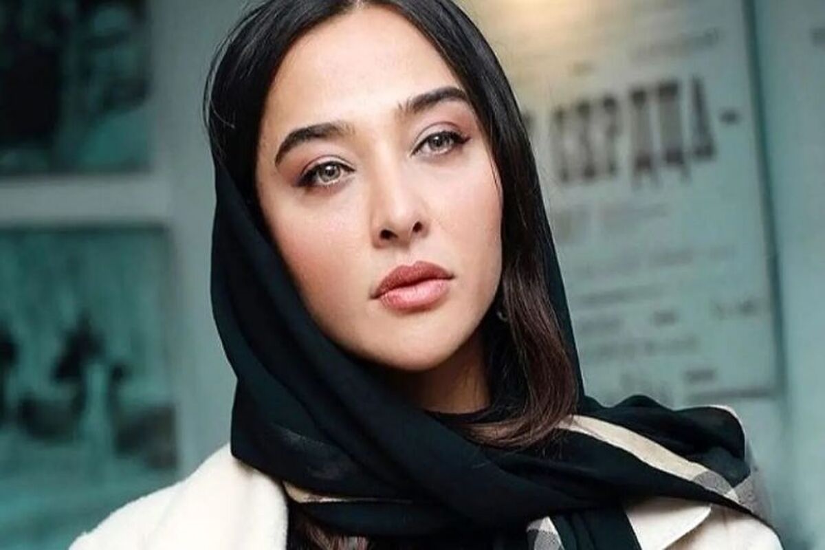 استایل خیره‌کننده آناهیتا درگاهی با پالتو زرشکی/ عکس