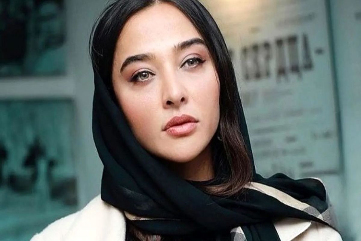 استایل خیره‌کننده آناهیتا درگاهی با پالتو زرشکی/ عکس