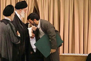 حضور احمدی نژاد در مراسم تشییع پیکر رهبر شهید/ ویدئو