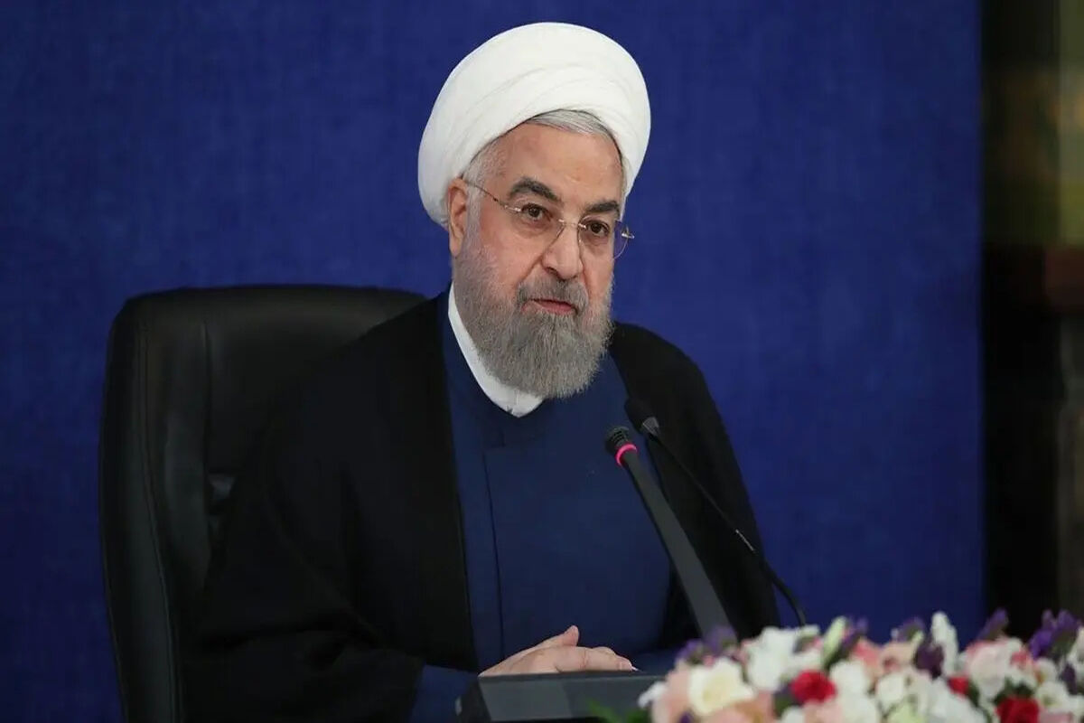 تجمع مقابل منزل حسن روحانی برای محاکمه او/ ویدئو