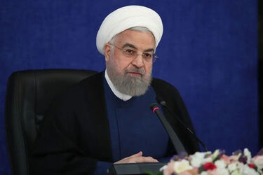تجمع مقابل منزل حسن روحانی برای محاکمه او/ ویدئو