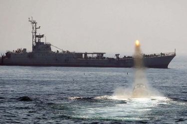 تصاویری از حمله نیروی دریایی سپاه به کشتی آمریکایی