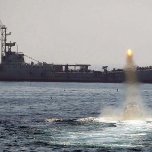تصاویری از حمله نیروی دریایی سپاه به کشتی آمریکایی