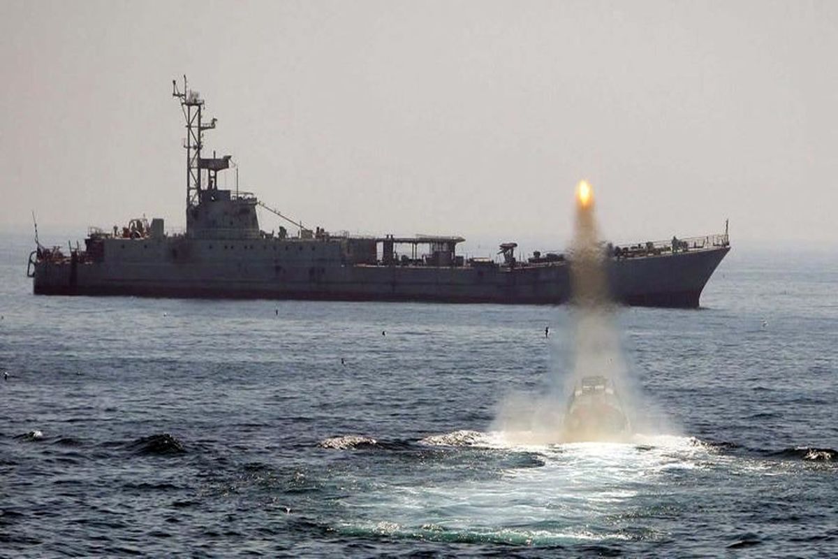تصاویری از حمله نیروی دریایی سپاه به کشتی آمریکایی