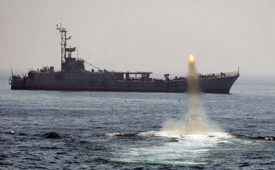 تصاویری از حمله نیروی دریایی سپاه به کشتی آمریکایی