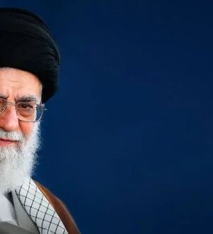 رهبر شهید در جمع خبرنگاران/ عکس