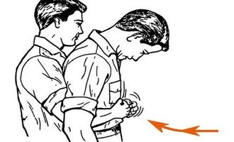نجات زن چینی توسط دختر بچه با انجام مانور هایملیخ/ ویدئو