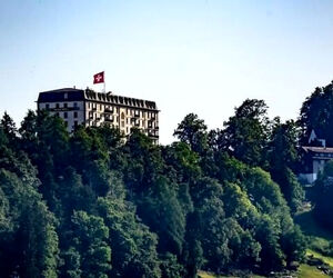چرا جی‌دی ونس برای مذاکره با ایران در یک استراحتگاه لوکس سوئیسی بود؟