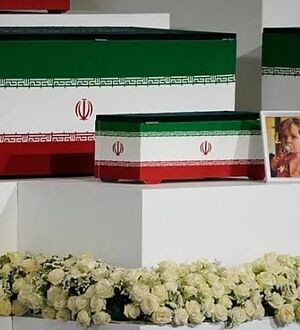 پیکر رهبر شهید وارد میدان آزادی شد