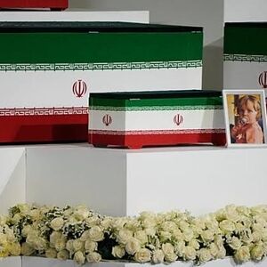 ورود خودروی حامل پیکر رهبر شهید به مصلی/ ویدئو