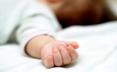 مرگ بچه 5 ماهه در آغوش پیکر بی جان پدرش
