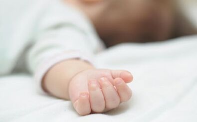 مرگ بچه 5 ماهه در آغوش پیکر بی جان پدرش