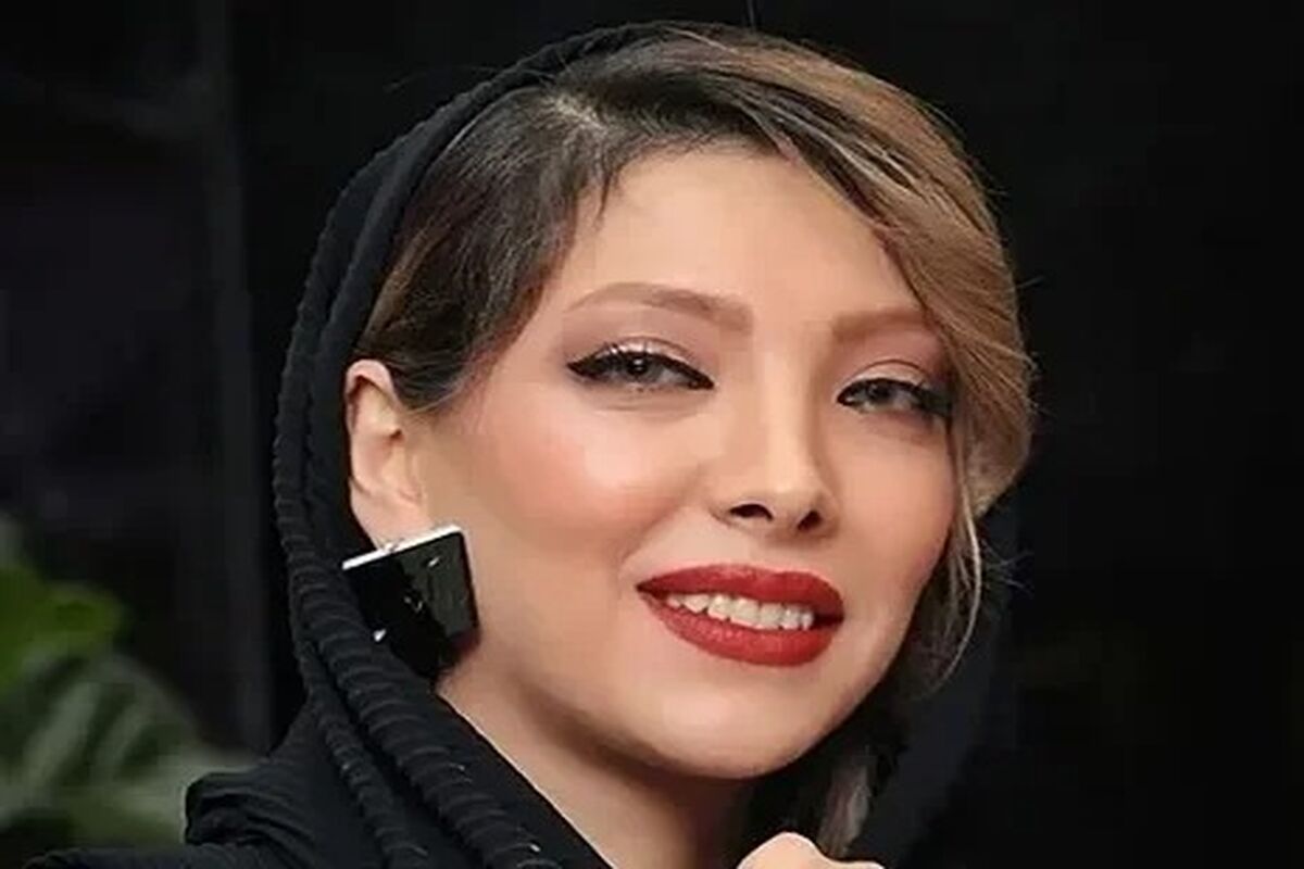 ژست متفاوت و خبرساز بازیگر زن مشهور با سیگار
