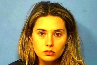 رابطه غیرقانونی یک معلم زن با پسر دانش آموز!/ ویدئو