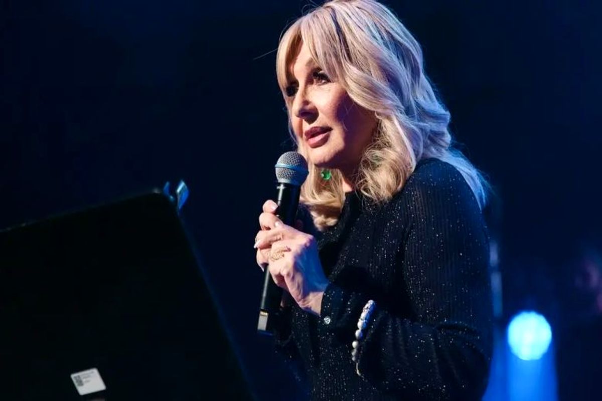 ماجرای آهنگ خواندن گوگوش برای امام خمینی/ ویدئو