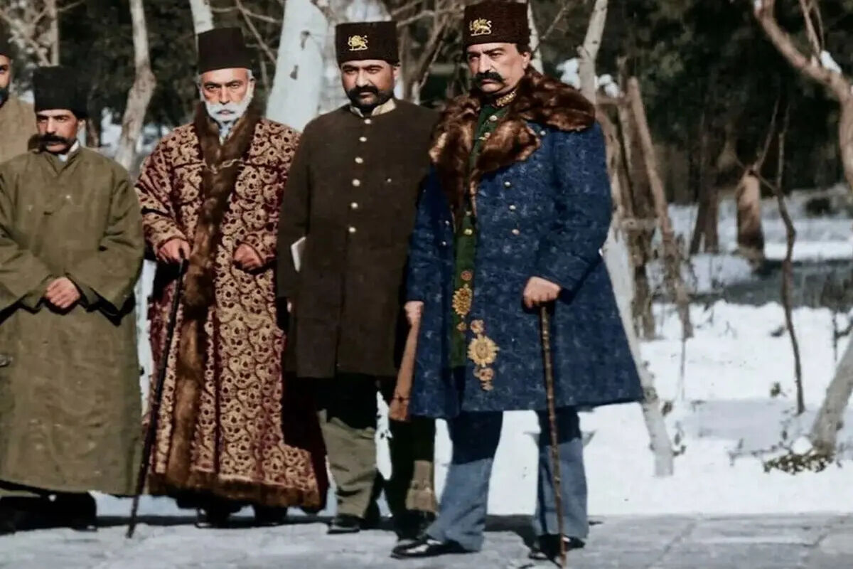 از «ساحل زیبای انزلی» تا «ناصرالدین شاه و پسرش کنار استخر»