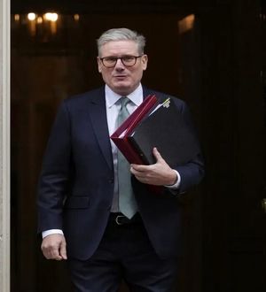 نخست‌وزیر انگلیس: خود را برای تداوم جنگ در ایران آماده می‌کنیم