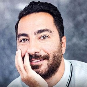 نوید محمدزاده با تیپ جدیدش همه را غافلگیر کرد!/ عکس