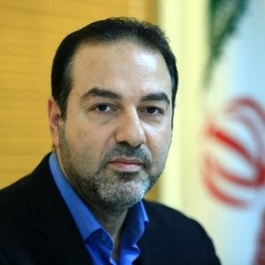 درگیری لفظی معاون وزیر بهداشت با یک خبرنگار با الفاظ ناشایست: یک الف بچه! من تو را بپیچانم؟/ ویدئو