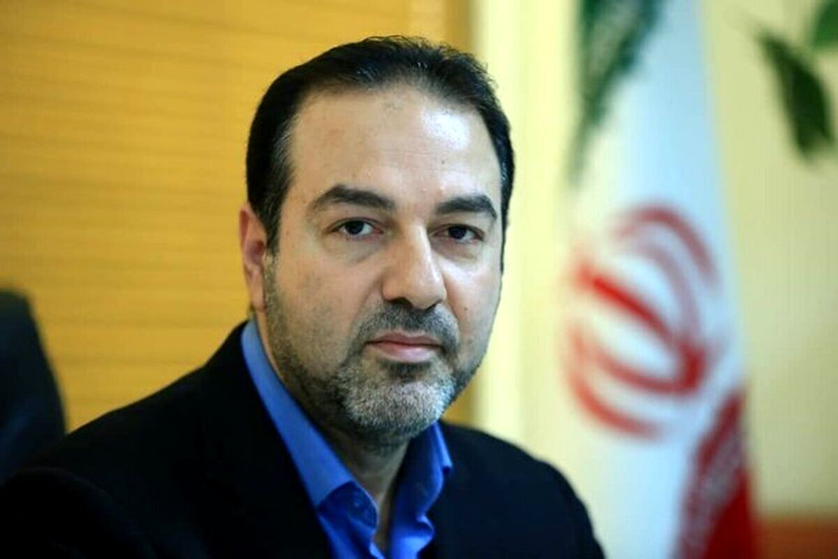 درگیری لفظی معاون وزیر بهداشت با یک خبرنگار با الفاظ ناشایست: یک الف بچه! من تو را بپیچانم؟/ ویدئو