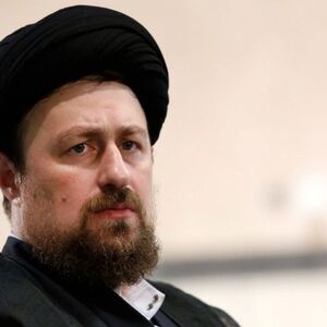 اشک‌های سیدحسن خمینی در سوگ رهبر انقلاب/ عکس