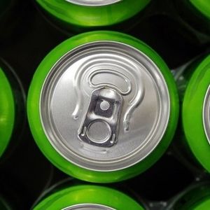 هشدار پزشکان درباره مصرف زیاد نوشابه‌های انرژی‌زا