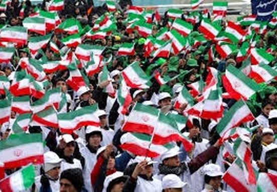 تصاویر دختر بی‌حجاب و روحانی در کنار هم 