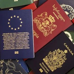 قدرتمندترین و ضعیف‌ترین پاسپورت‌های جهان در سال ۲۰۲۶